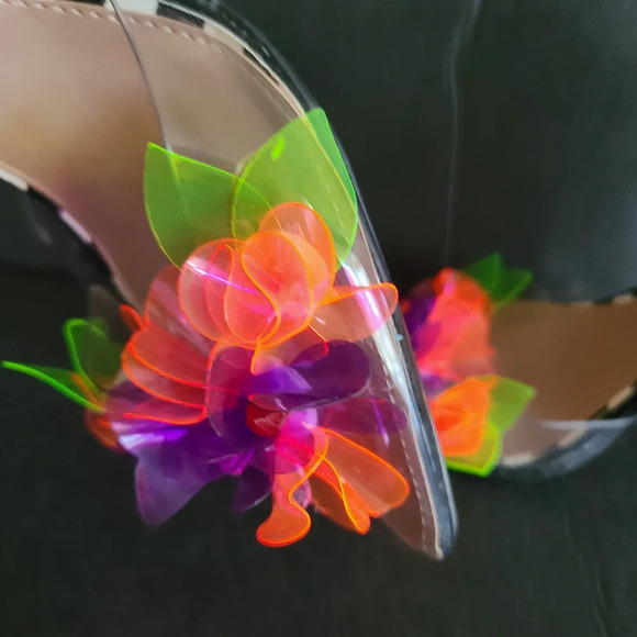 Betsey Johnson Landyn flower casual heels pump sz .7 - Picture 11 of 11